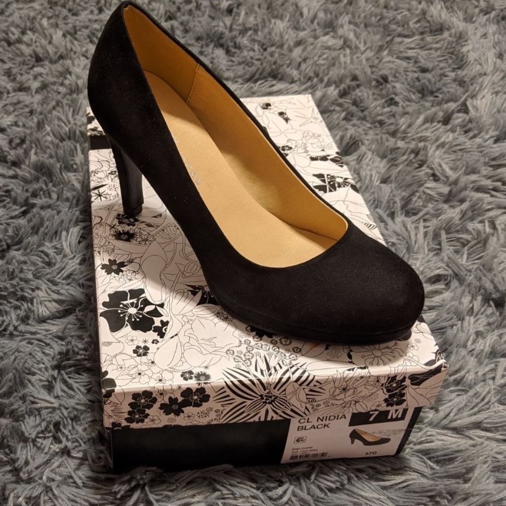 NEW CL by Laundry Black Heels